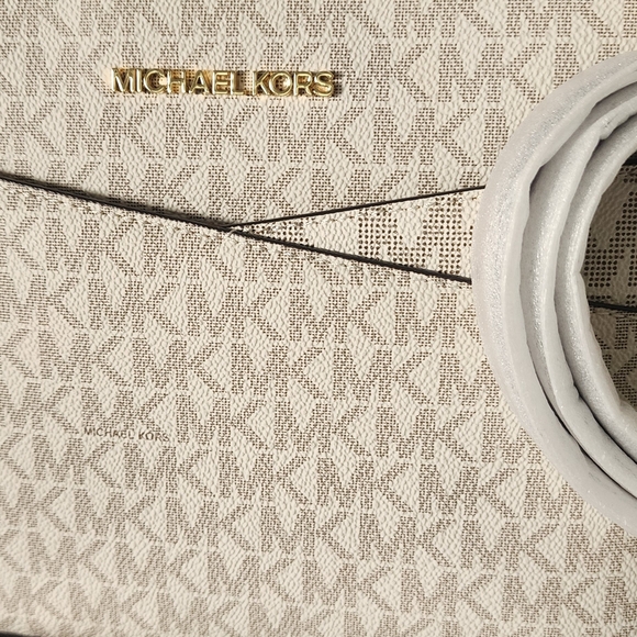 Michael Kors Jet Set Logo Crossbody Bag in Vanilla/Acorn - Picture 3 of 8